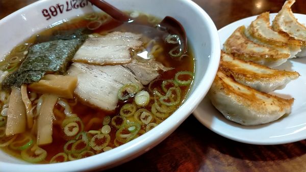 「しょうゆラーメン　餃子」@南京飯店 中央店の写真