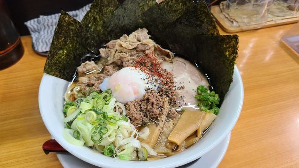 「牛出汁ラーメン 10/10」@中華そば 半ざわの写真