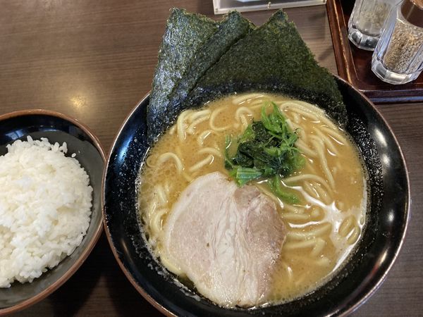 「ラーメン」@横浜家系ラーメン 壱角家 新宿中央東口店の写真