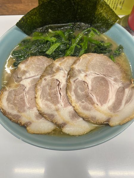「ラーメン大(1000円)+ほうれん草増し(100円)+チャーシュ」@横浜家系ラーメン 楊喜家の写真