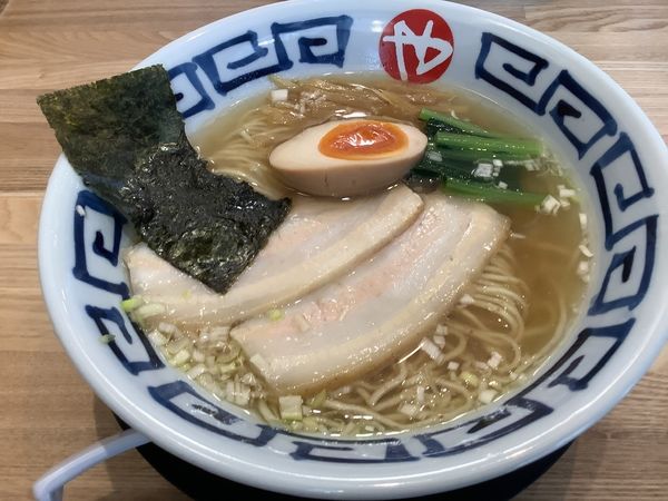 「塩らぁめん　800円」@麺屋みのまる 三島中央町店の写真