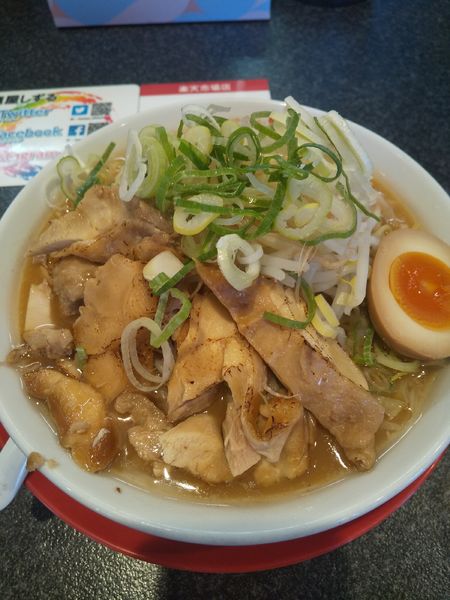 「魚介醤油らーめん」@麺屋 しずる 蒲郡駅前店の写真