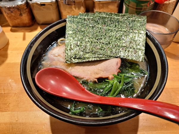 「ラーメン油多め」@横浜家系ラーメン 宗八 柏本店の写真