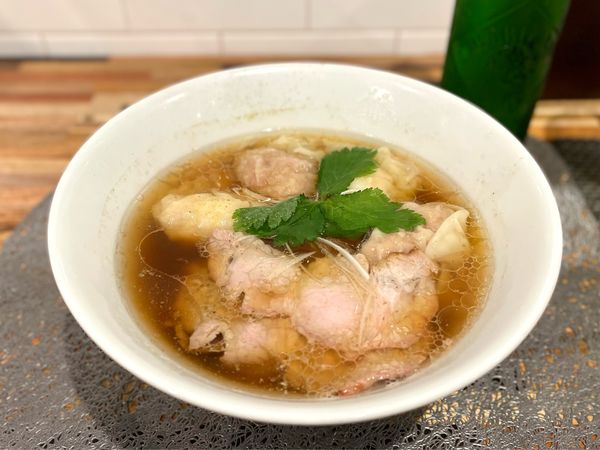 「肉2エビ2 ワンタンしょうゆ山椒ラァ麺¥1200」@麺屋おやゆびの写真