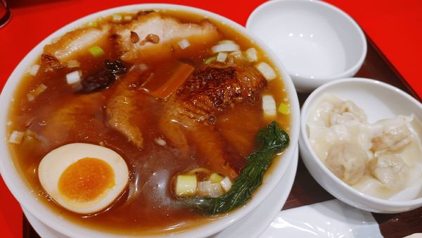 「てばさきそば・肉増し・ワンタン２個追加✘‎２ ￥1,440」@鳥藤とりそばスタンド グランスタ東京店の写真