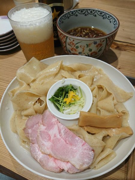 「黒ラベル(小瓶) 550円＋ 平打ちざるそば 1000円」@かね田の写真