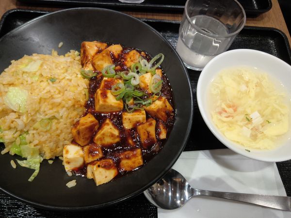 「麻婆炒飯　５９３円」@東京餃子軒 千住ミルディス店の写真