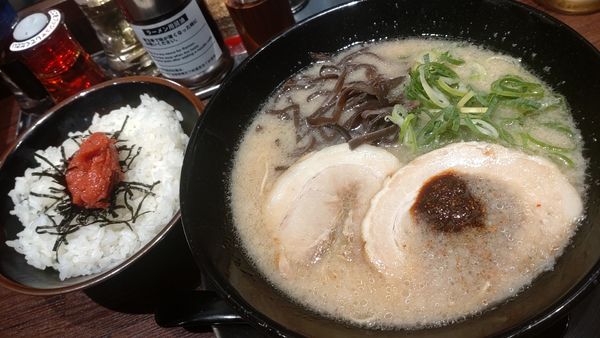 「赤ダレとんこつラーメン（780円税込）」@元祖博多中洲屋台ラーメン 一竜 前橋文京店の写真