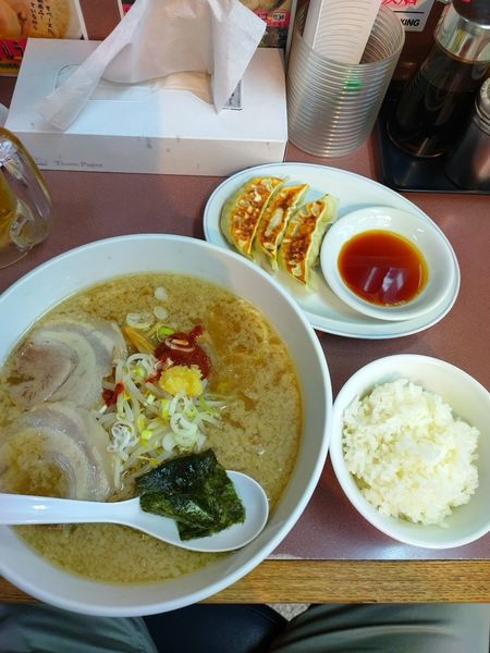 「サービスセット( ラーメン+餃子3個+小ライス)」@ハッスルラーメンホンマ 錦糸町店の写真
