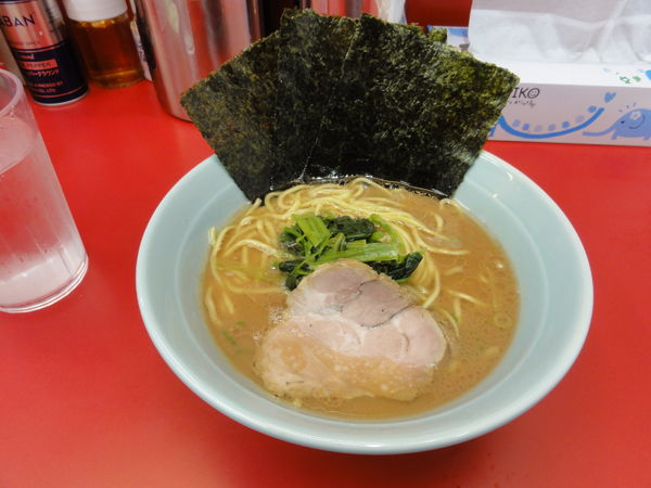 「ラーメン650円硬め薄め」@横浜ラーメン 武蔵家 大宮店の写真