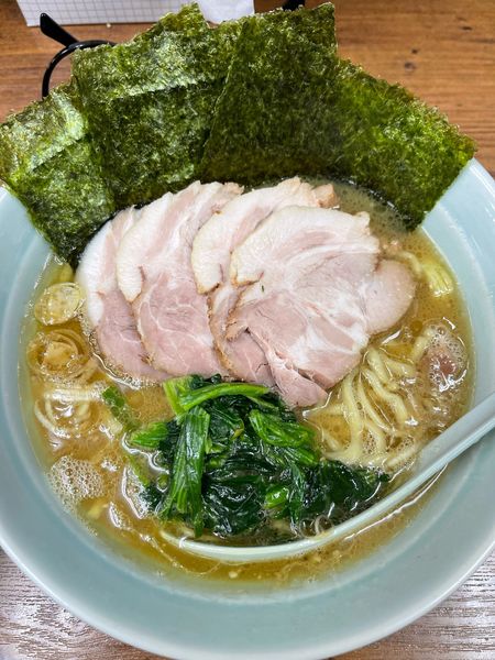 「チャーシューメン+生卵+サービスライス」@横浜ラーメン 武蔵家 国領店の写真