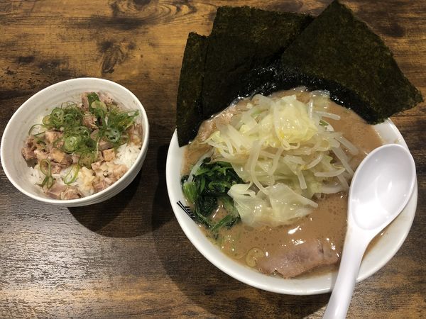 「塩ラーメン野菜」@RAMEN TATSUの写真
