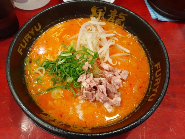 「辛味噌ラーメン、替玉２玉」@とんこつラーメン 博多風龍 渋谷店の写真