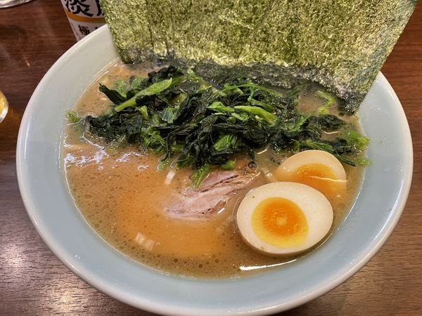 「中盛り金八ラーメン、ほうれん草、ビール」@金八家の写真