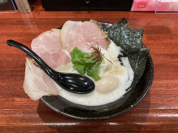 「特製阿波尾鶏の塩そば」@麺屋 綴の写真