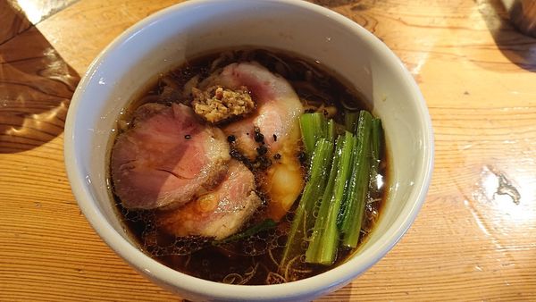 「特製　比内地鶏と鴨と煮干しの重ね中華そば  黒豚チャーシューごは」@麺処 図鑑の写真