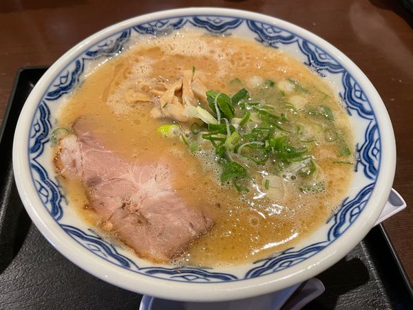 「博多らあめん　細麺　カタメ」@博多麺房 赤のれん 丸ビル店の写真