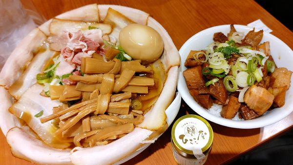 「あっさりバラ煮干そば・麺大盛・その他いっぱい」@中華そば ひらこ屋 東京ラーメンストリート店の写真