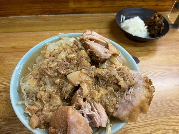 「ラーメン豚増し+タマネギ、辛い高菜」@ラーメン そらの写真
