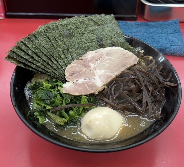 「半熟味玉ラーメン中 海苔増し キクラゲ」@武蔵家直系 ぼうそう家の写真