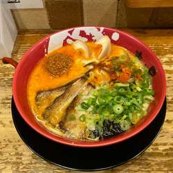 全部のせ赤辛牛じゃんラーメン