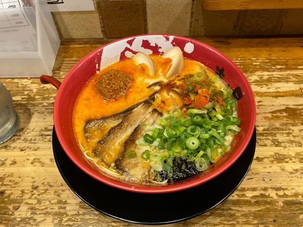 「全部のせ赤辛牛じゃんラーメン」@ラーメン まこと屋 心斎橋本店の写真
