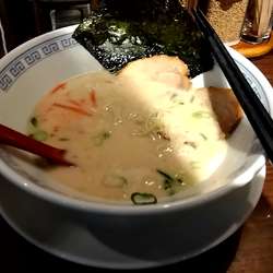 豚骨白（６８０円）