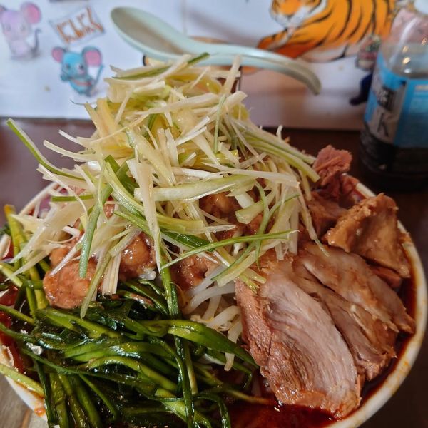 「辛い小ラーメン　ネギ　ニラ」@麺屋 歩夢の写真