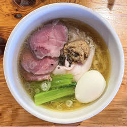 地鶏と鴨と煮干しの重ね中華そば