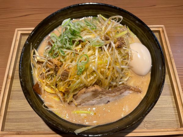 「ネギ味噌ラーメン(¥1,030)味玉(¥100)」@いと井 東京ラーメン横丁店の写真
