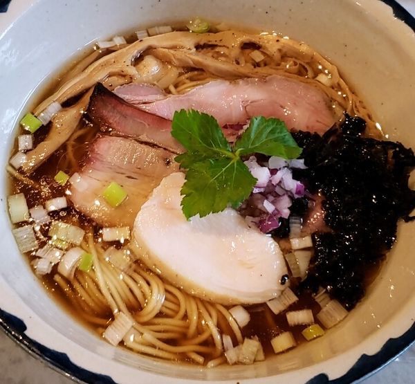 「鶏と貝出し中華そば ９００円」@八二軒の写真
