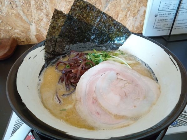 「豚骨醤油らぁめん（中太麺）」@いつも月夜に麺の飯の写真