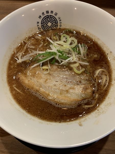 「黒神虎ラーメン餃子セット」@麺’s room 神虎 肥後橋店の写真