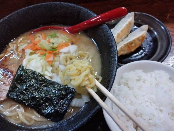 「らうめん(730)＋平日ランチセット(50)」@らうめん しんかの写真