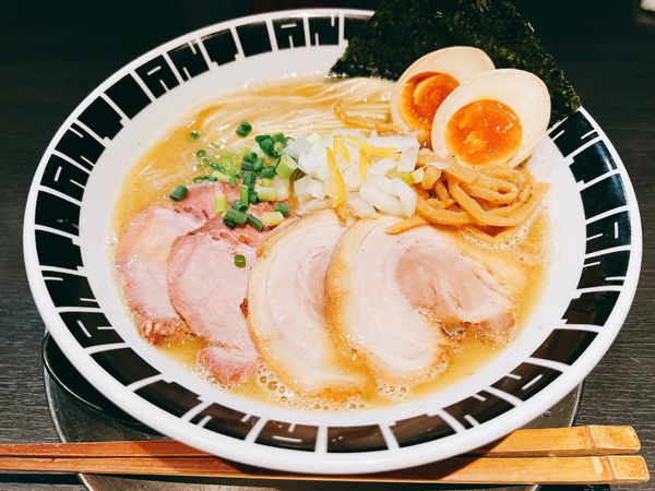 「特製濃厚中華そば」@つけ麺 中華そば アンタイNOODLESの写真