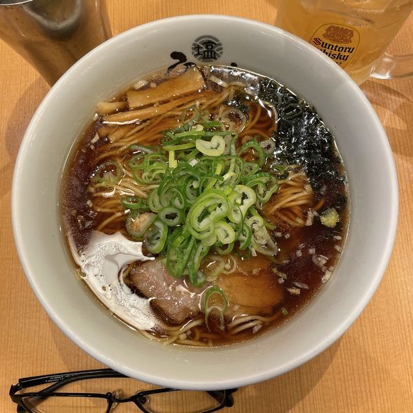 「醤油らーめん」@塩専門 ひるがお 東京駅店の写真