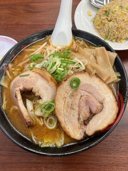 「【限定】炙り豚の野菜みそらーめん」@ラーメン魁力屋 三鷹大沢店の写真