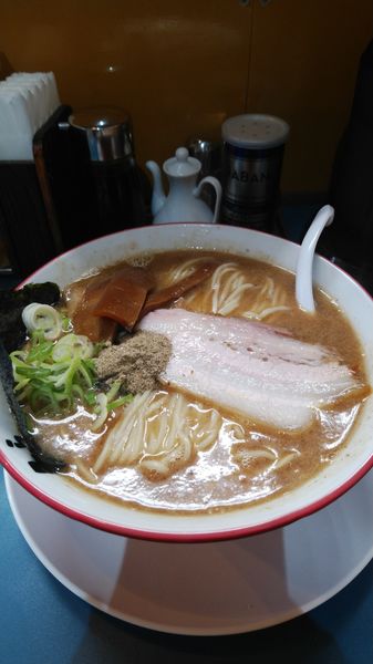 「とんこつ煮干しラーメン　麺1.5玉」@らーめん よし丸の写真