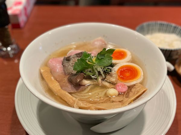 「【限定】鯛干し山椒らぁ麺 、白ご飯、鯛の胡麻醤油漬け付き ¥15」@酒肴場 屯の写真