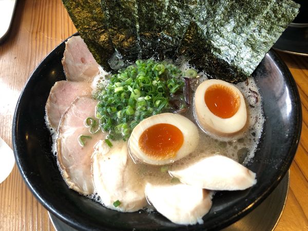 「豚骨特製ラーメン990円+替玉100円」@博多一瑞亭 三田店の写真