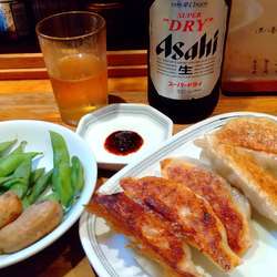 アサヒスーパードライ・中瓶＋焼き餃子（￥550+360）