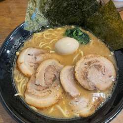 407ラーメン醤油(1350円)+半麺✖️2(220円)