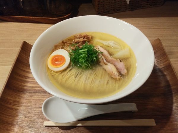 「塩ワンタンめん大盛　1080円」@HOME らーめんの写真