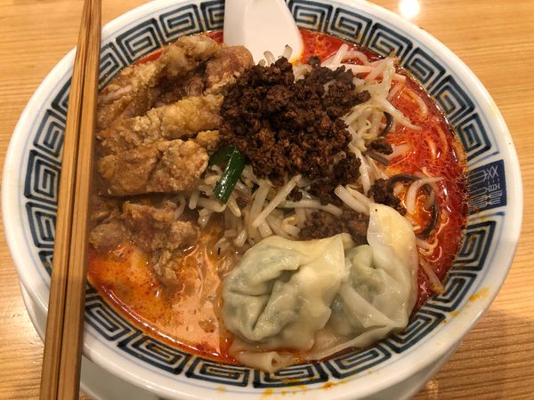 「パーコー坦々麺大辛1380パクチーワンタン250」@希須林 赤坂店の写真