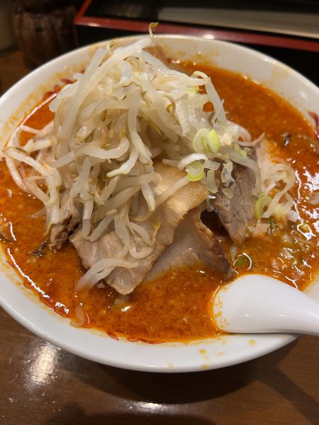 「みそチャーシュー(大盛り)+もやし」@らーめん屋 いとうの写真