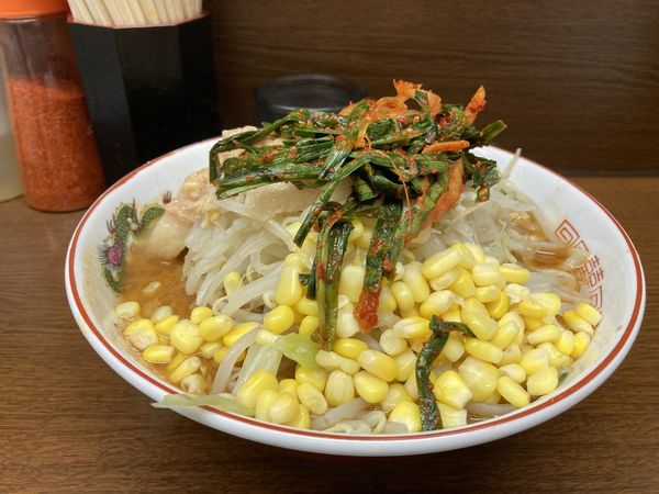 「限定味噌・小ラーメン＋ニラキムチ＋もろこし」@ラーメン二郎 横浜関内店の写真