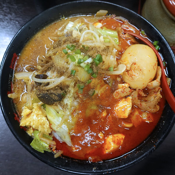 「五目麻婆麺 950円 + 野菜大盛 50円（ニンニク・山椒）」@元祖旨辛系タンメン 荒木屋の写真