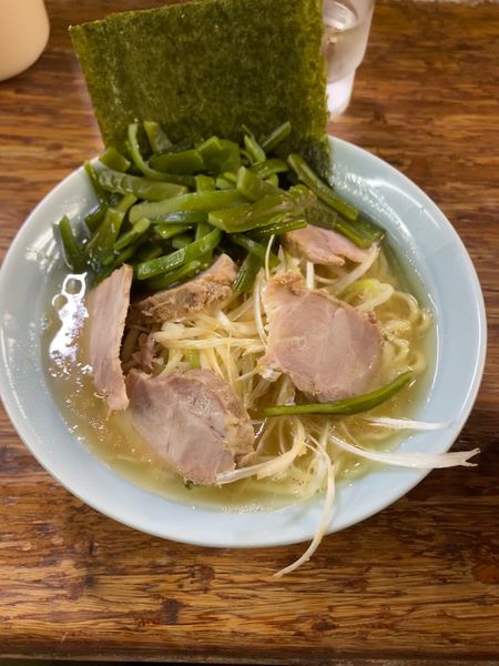 「ネギチャーシューメン+茎わかめ」@まこと家の写真