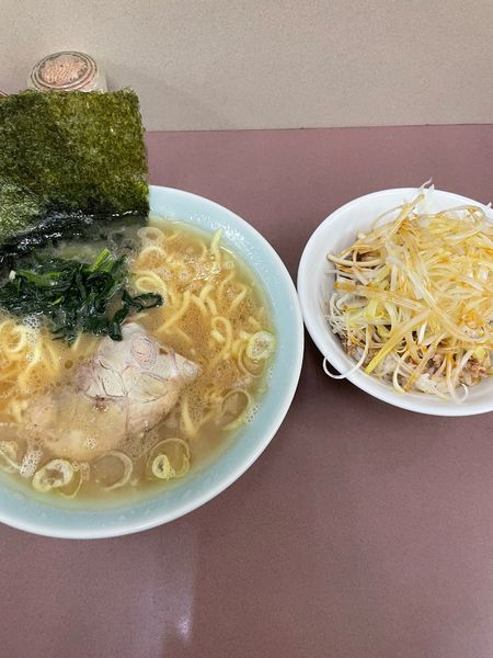 「らーめん&ネギチャーシュー丼」@本牧家 本店の写真