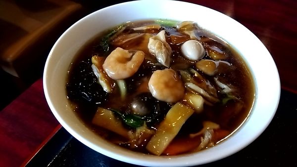 「五目湯麵（半チャーハンセットで８８０円）」@香園 鴨居店の写真